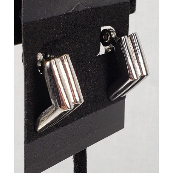 Vintage Signed Monet Architectural Geometric Ribbed Arch Clip On Earrings - Picture 9 of 15